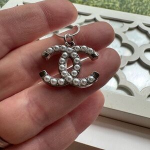 Authenic CHANEL Silver / pearl Charm and Necklace zipper pull with chain